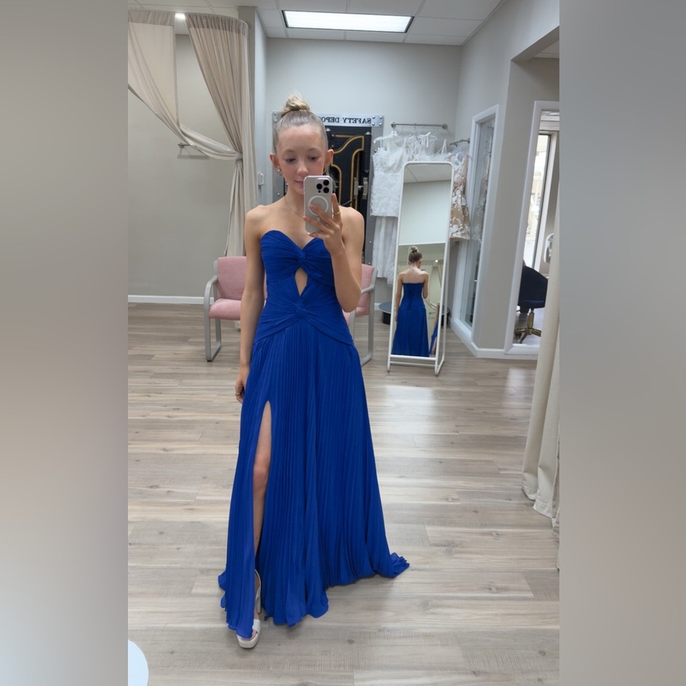 royal blue prom dress 💙💙